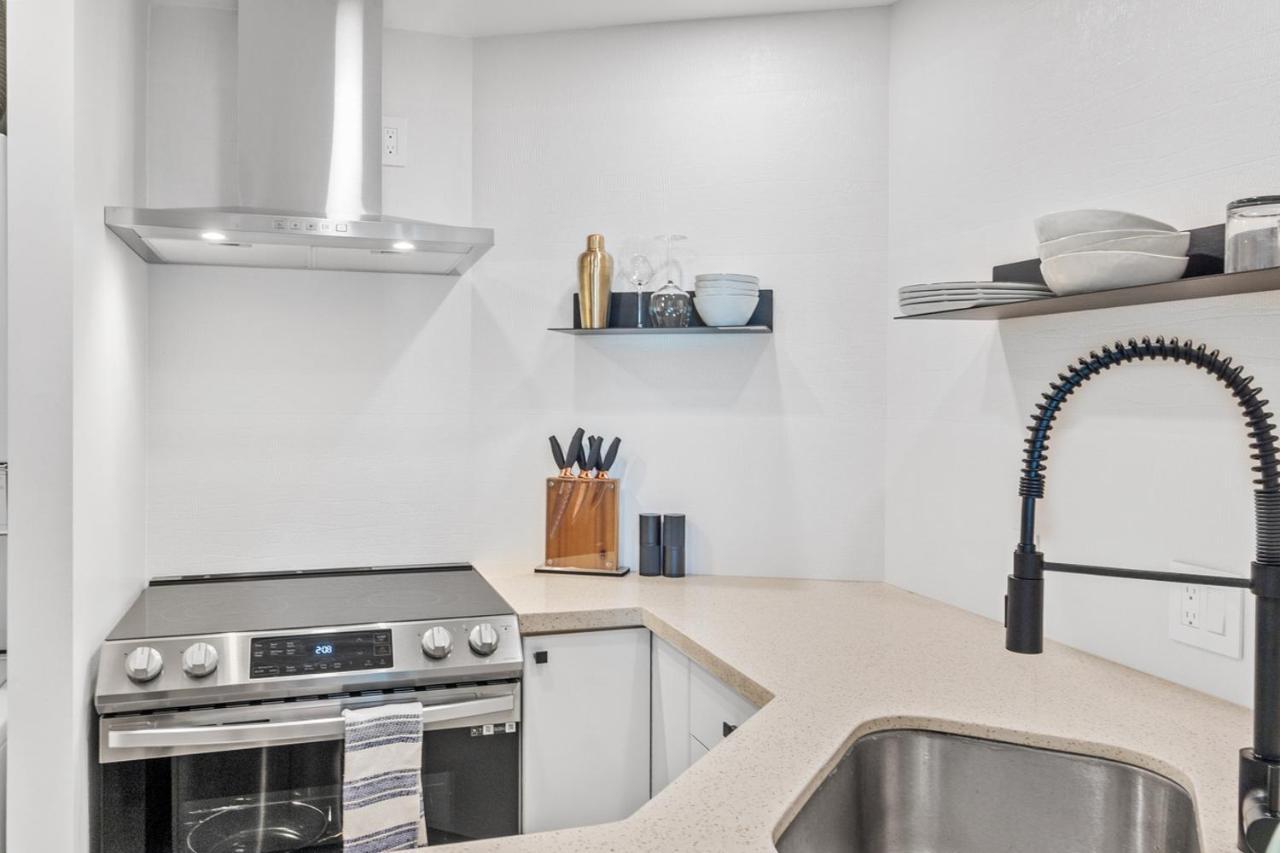 Downtown Luxury 1Br Coal Harbour Apartment Vancouver Bagian luar foto