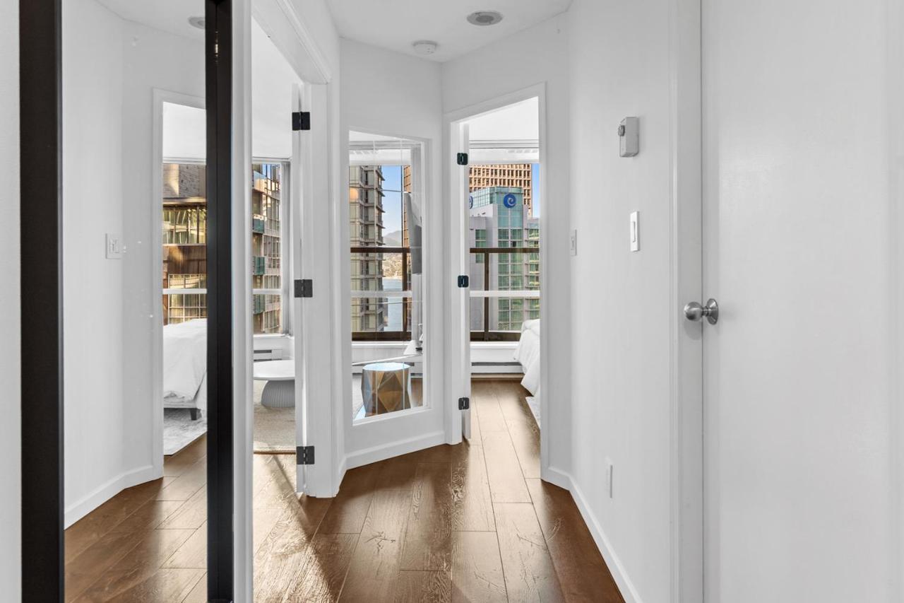 Downtown Luxury 1Br Coal Harbour Apartment Vancouver Bagian luar foto